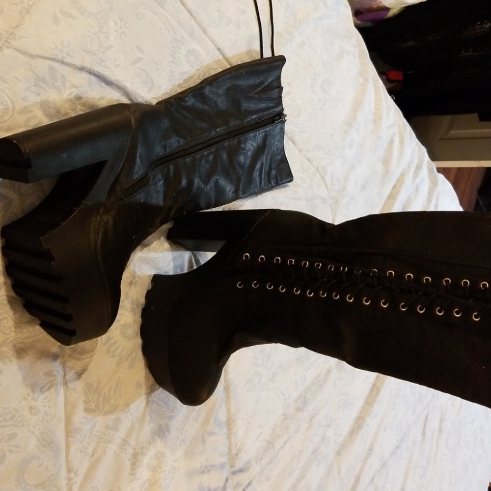 Boots - Picture 3 of 3